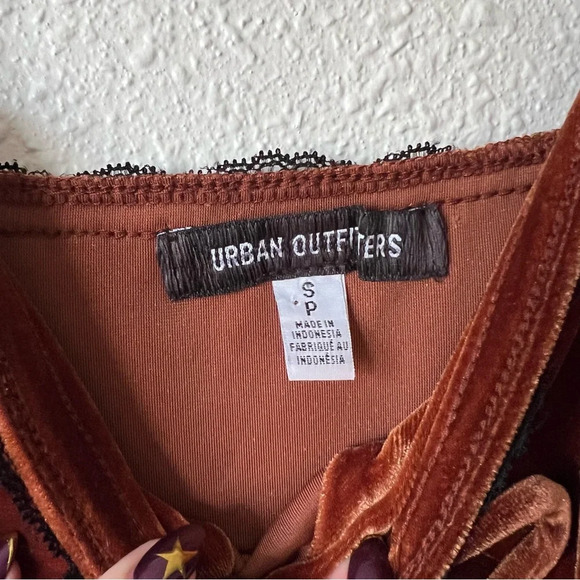 Urban Outfitters Faith Velvet Slip Dress Brown with Black Lace Size Small - Picture 6 of 7